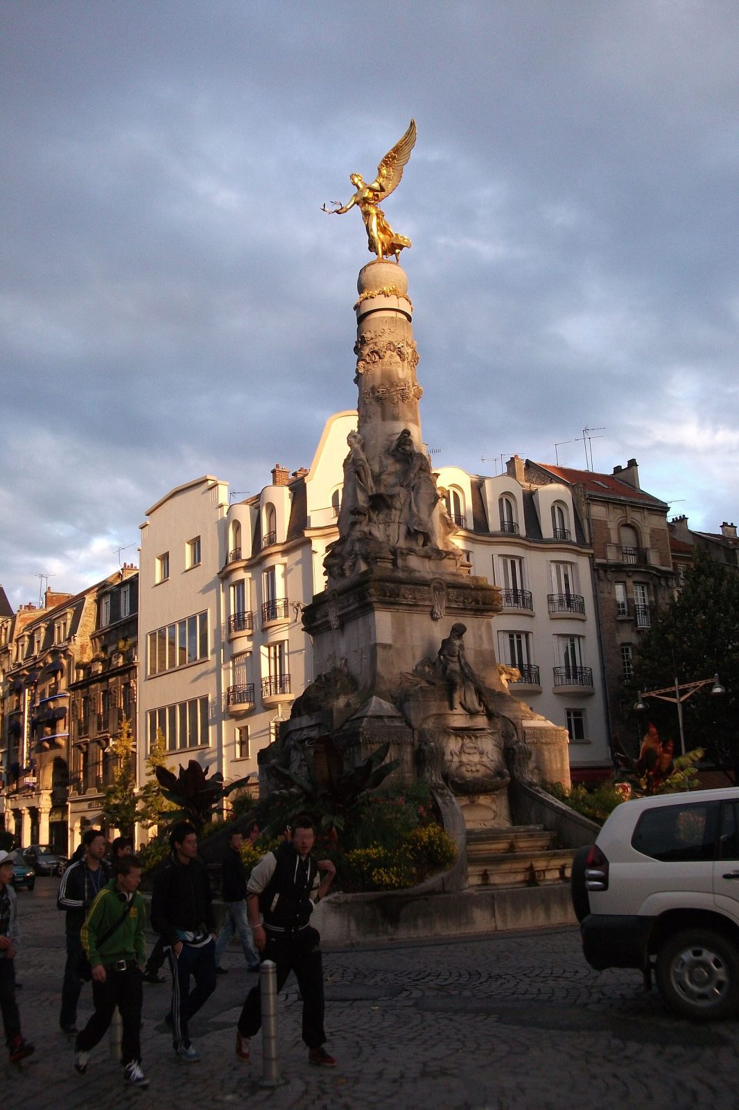 Squares and Evenings in Reims